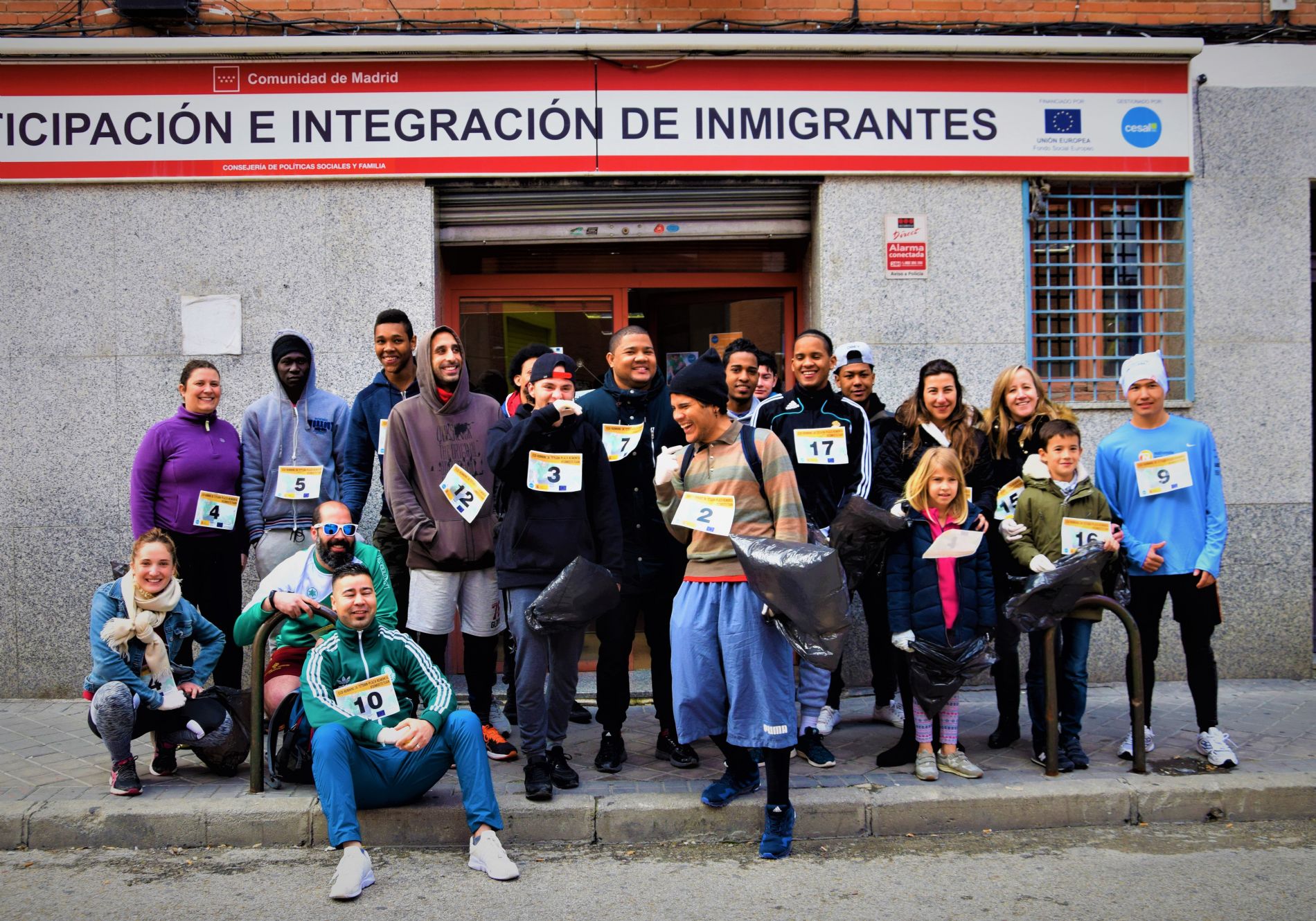 El grupo de alumnos y voluntarios del CEPI que particip en el plogging
