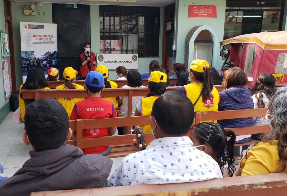 Fortalecimiento de capacidades de servidores pblicos, a cargo del Centro Emergencia Mujer de Huachipa.
