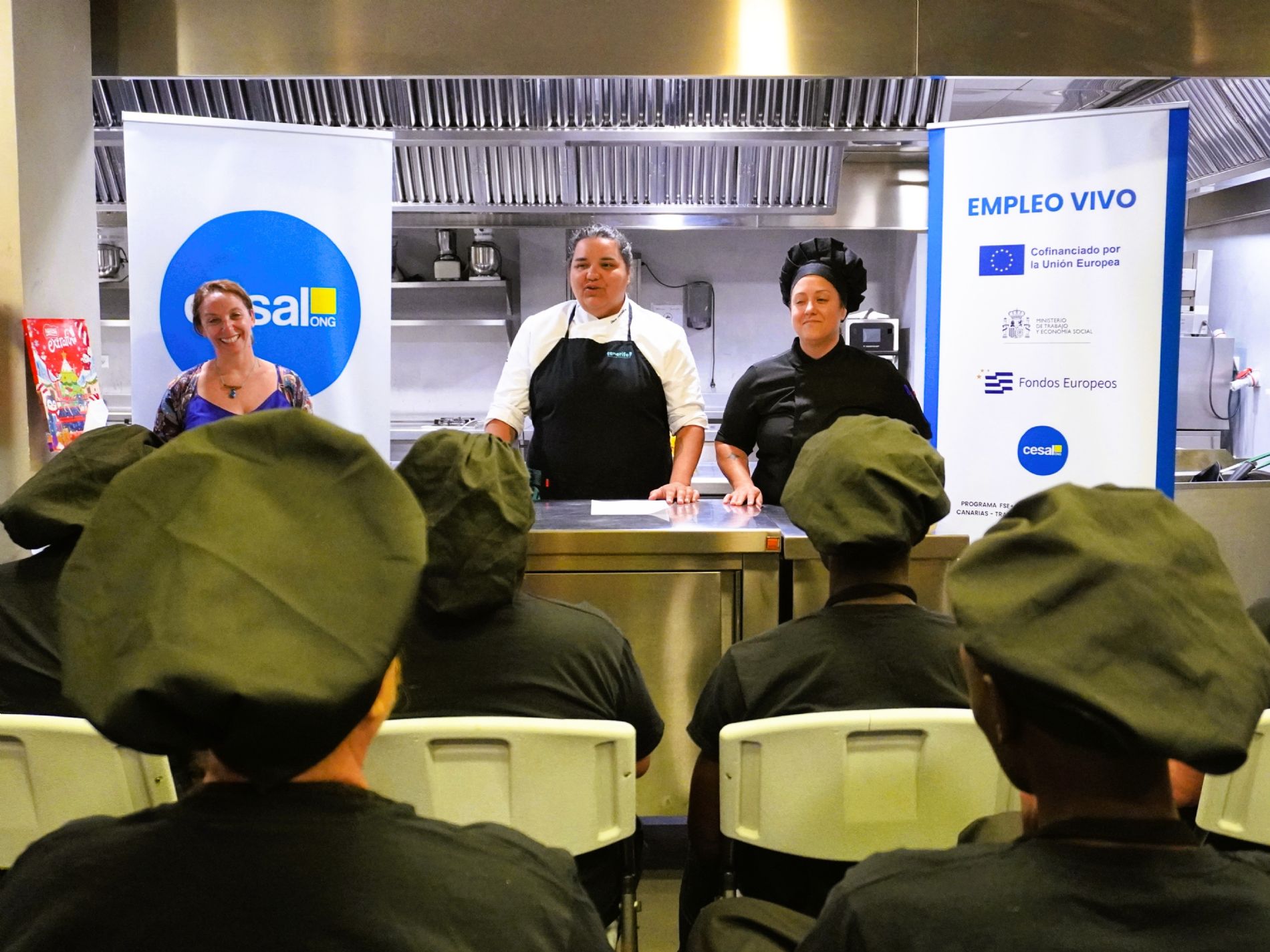 La masterclass de pasteler�a se ha integrado en la formaci�n de Ayudante de Cocina de Cesal en Tenerife metropolitano, integrada en los itinerarios de la operaci�n Empleo Vivo. / Foto: Cesal