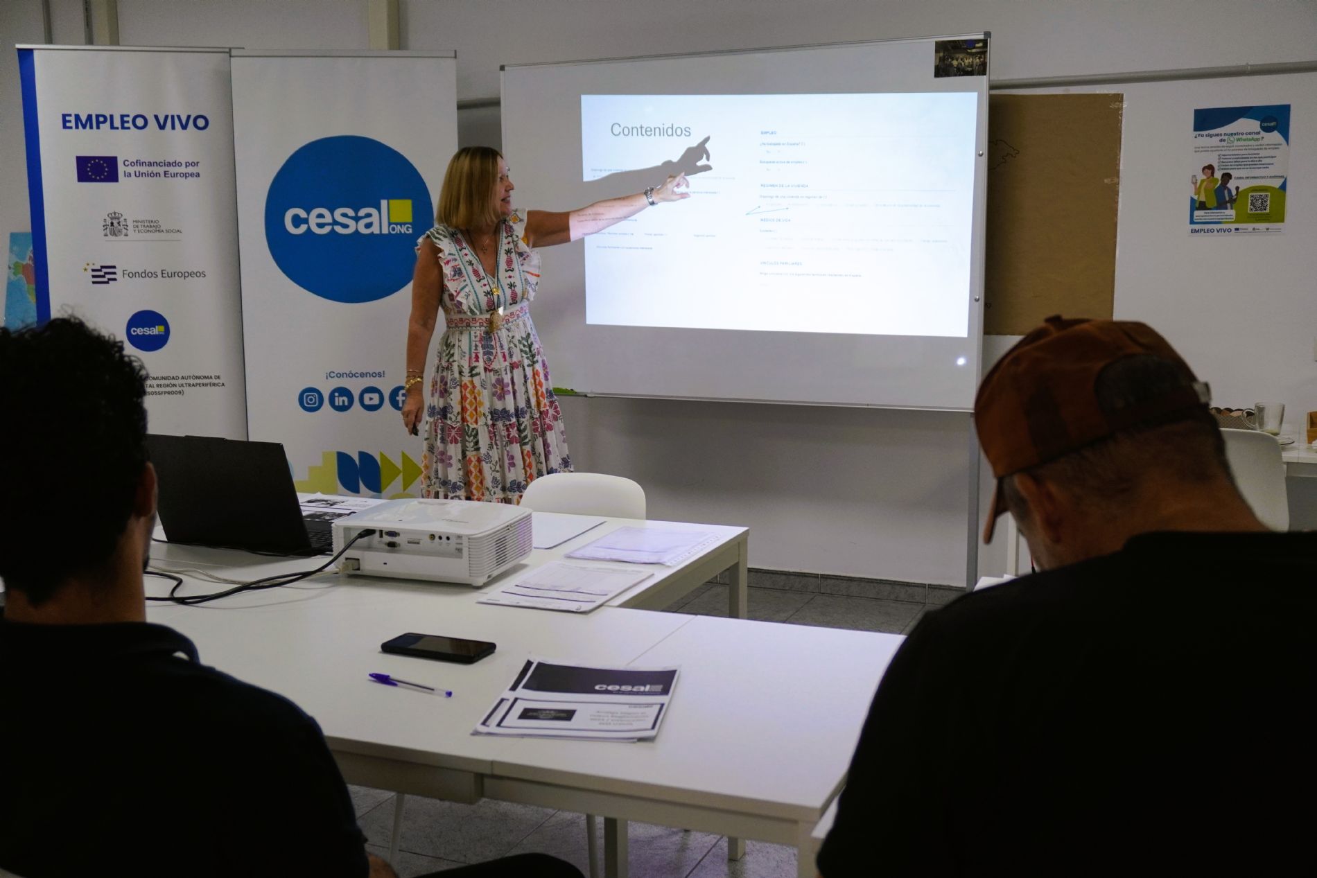 Capacitaci�n administrativa y digital: talleres pr�cticos para mejorar la autonom�a en la preparaci�n de documentos, la solicitud de citas y la realizaci�n de tr�mites administrativos. / Foto: Cesal
