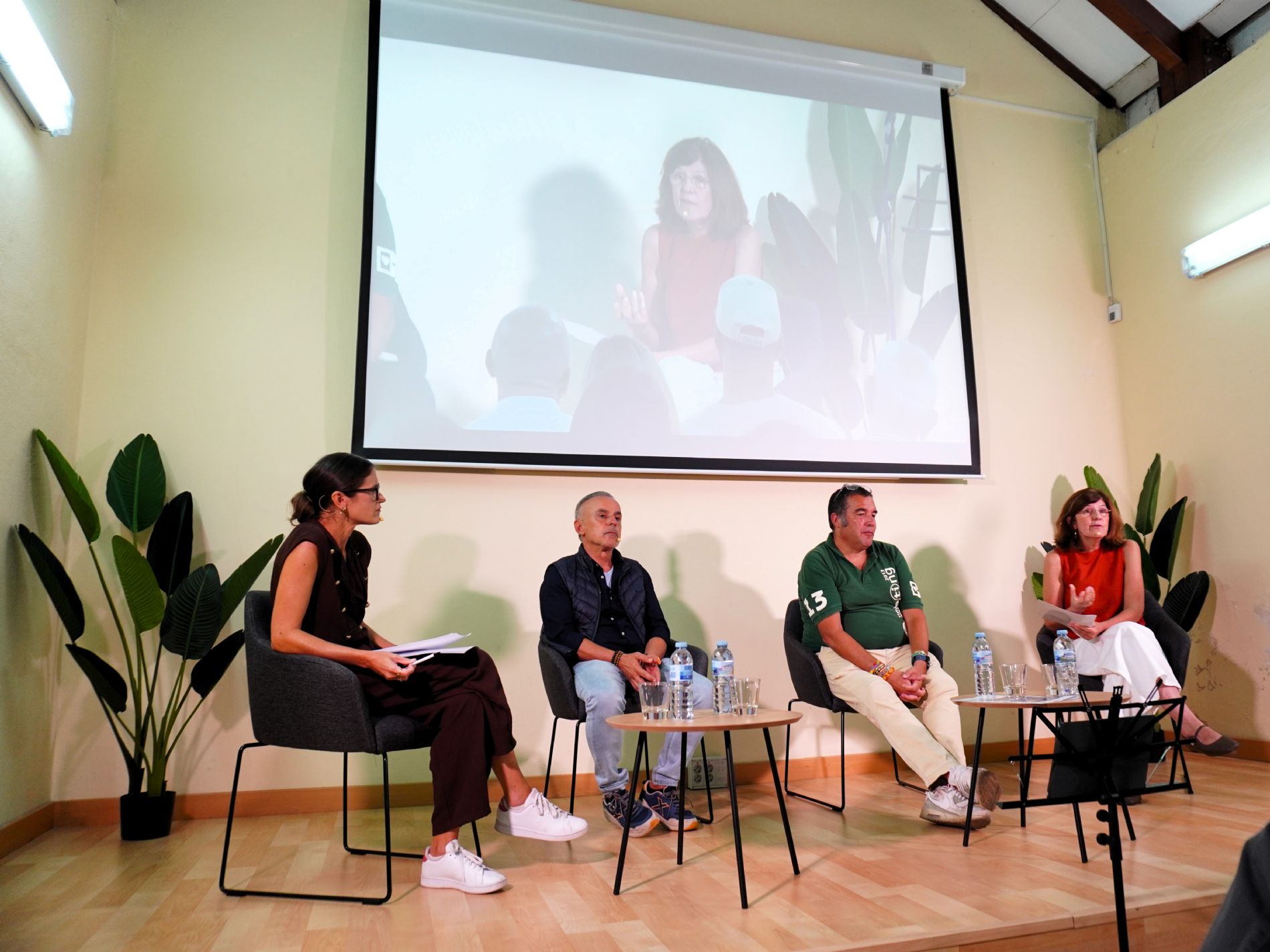 De izquierda a derecha, Rita Bellati, Jos� F�lix Hern�ndez L�pez, Jes�s de Alba Mu�oz y Mar�a Esther Cabello Loro durante la mesa redonda �Construir desde el encuentro con el otro� en Encuentro Canarias 2026.