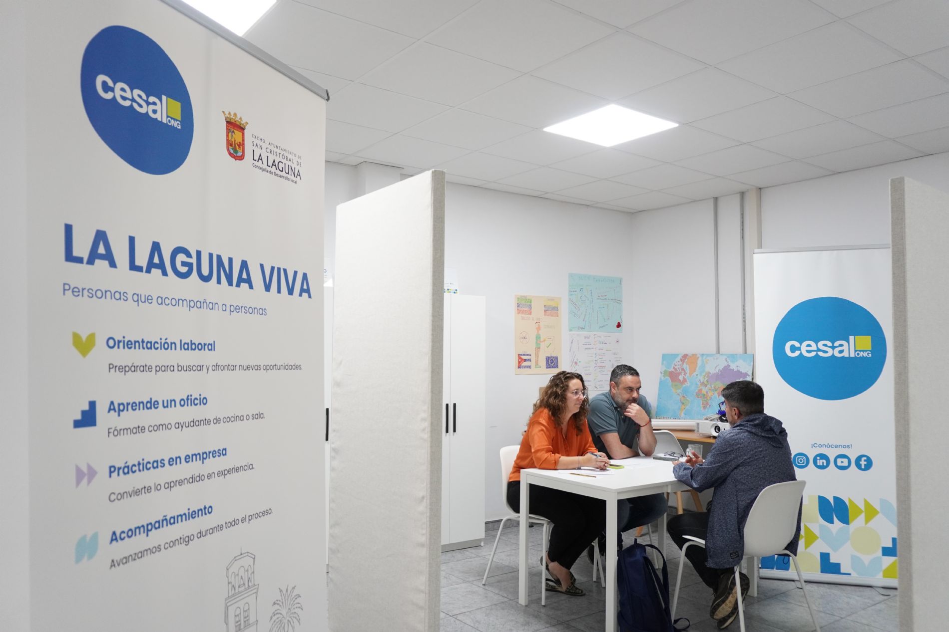 Entrevistas individuales durante la segunda jornada del taller de selecci�n de La Laguna Viva, proyecto de formaci�n y empleo en hosteler�a. / Foto: Cesal