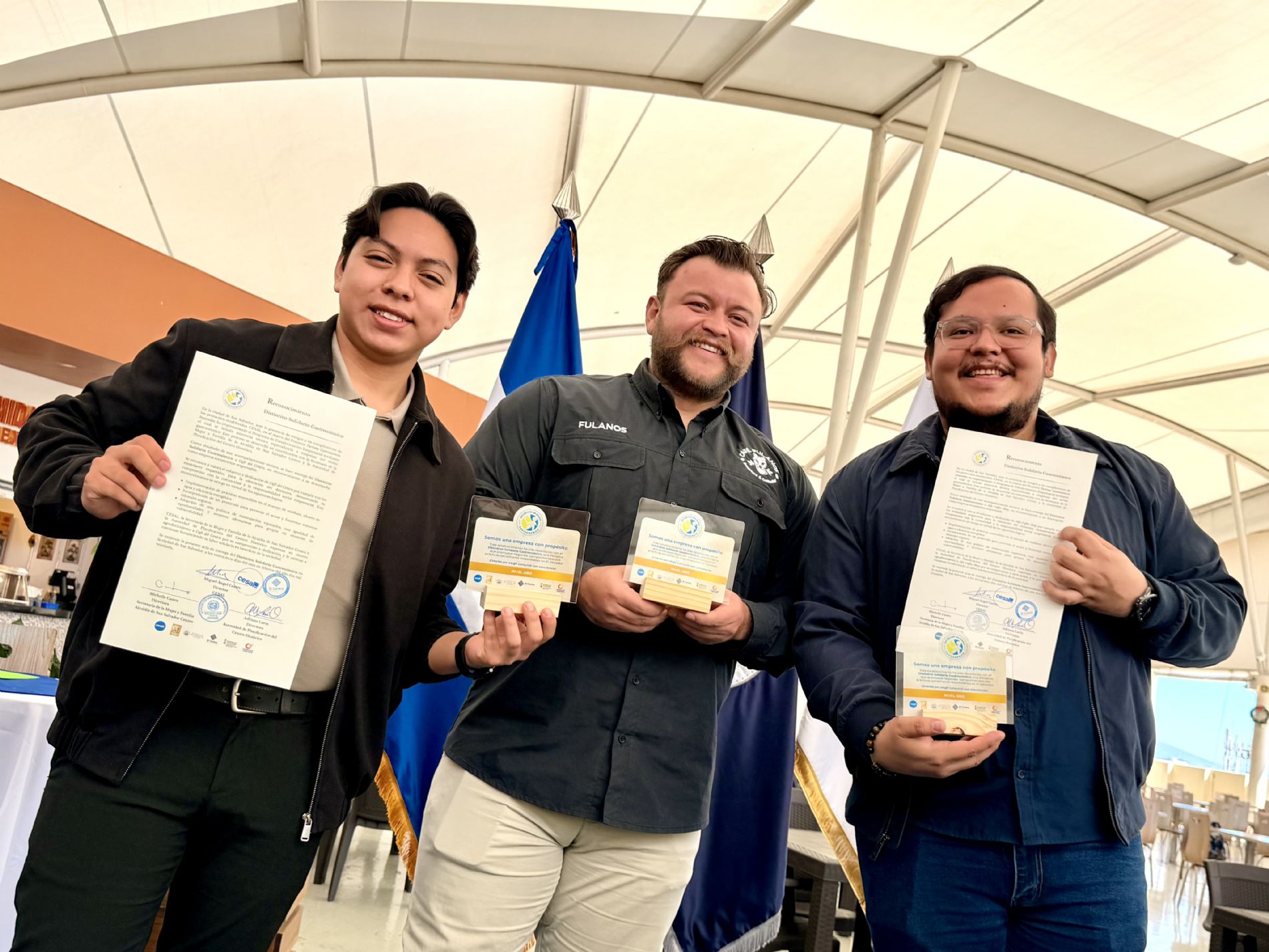 Distintivo Solidario Gastron�mico