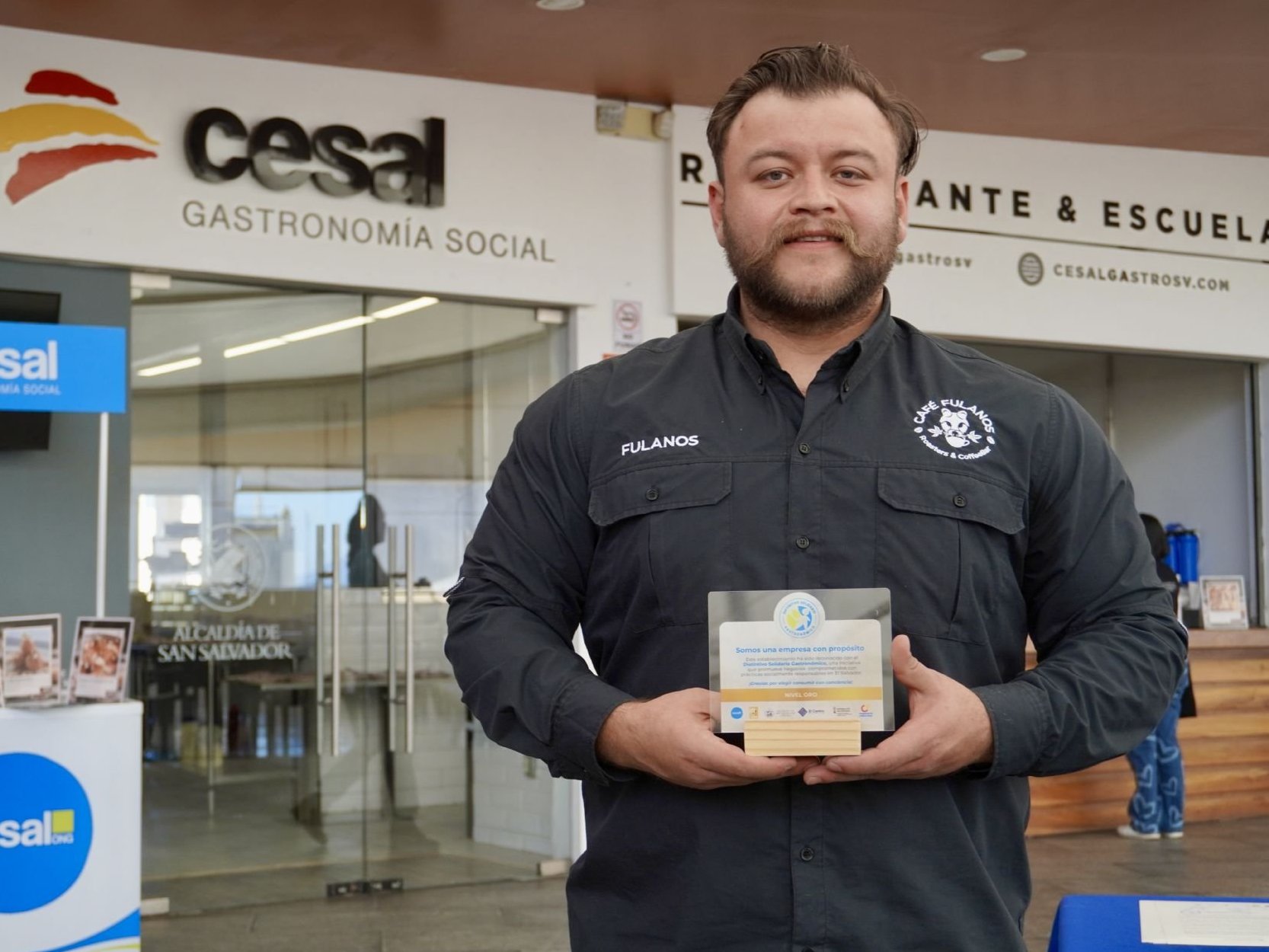 Distintivo Solidario Gastron�mico