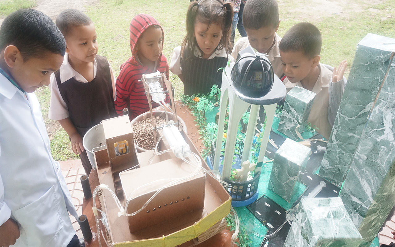 Escuela San Jos_Expo cientfica_2018