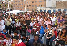 Fiesta de la Madre en la Plaza del Poeta Leopoldo de Luis, Madrid.