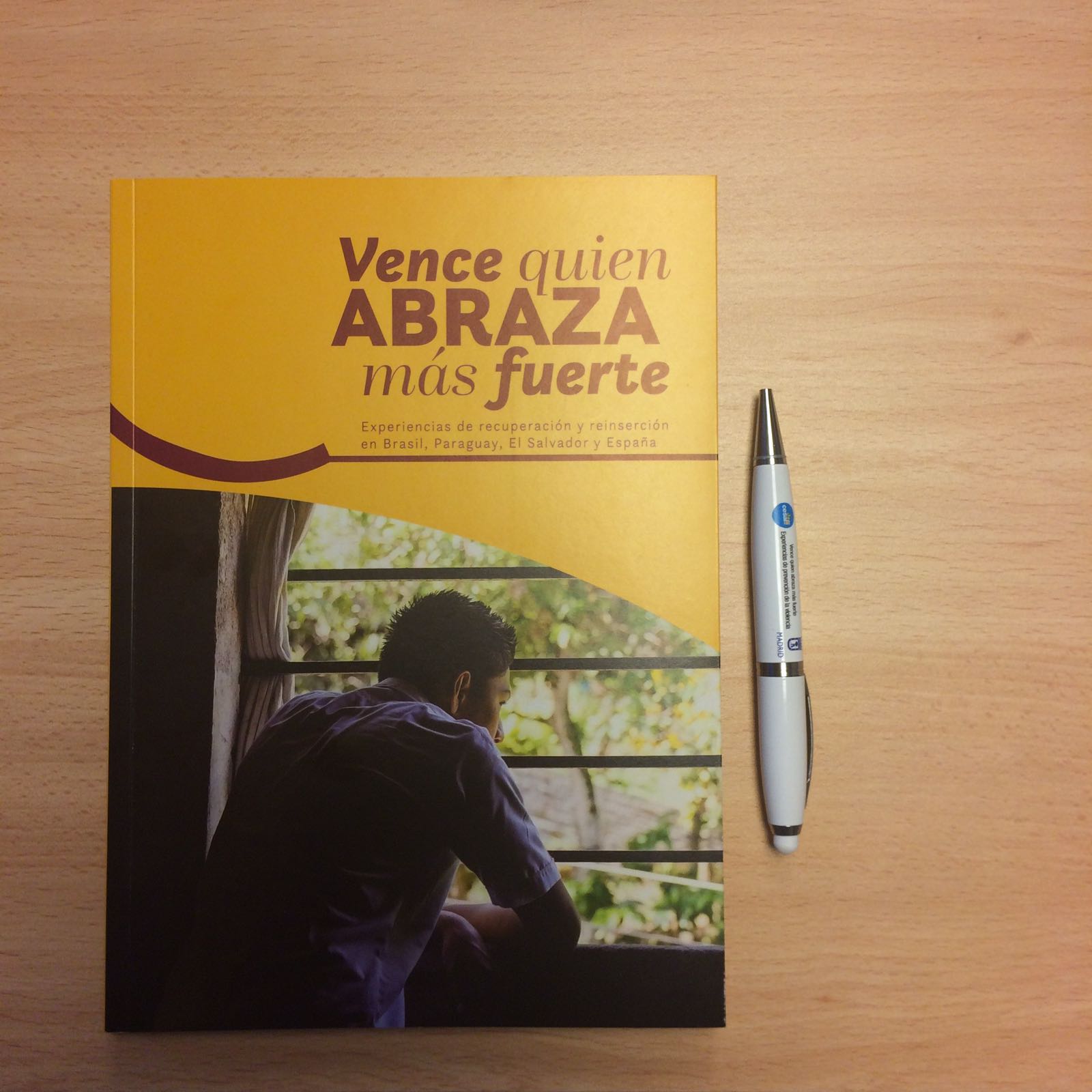 Libro Vence quien abraza ms fuerte sobre la prevencin de la violencia