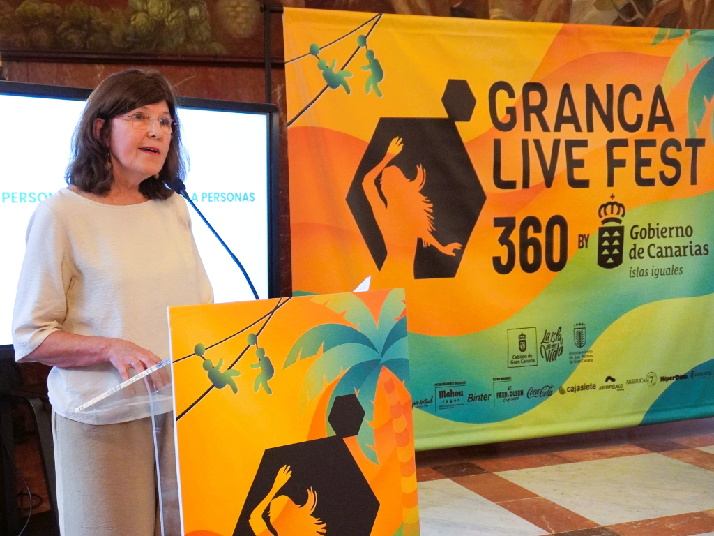 Esther Cabello, delegada de Cesal en Canarias, durante su intervenci�n en el Granca Live Fest 360, donde record� que la labor de la entidad es acompa�ar a personas para que puedan recuperar su autonom�a, su dignidad y �el coraz�n en fiesta�. / Foto: Cesal