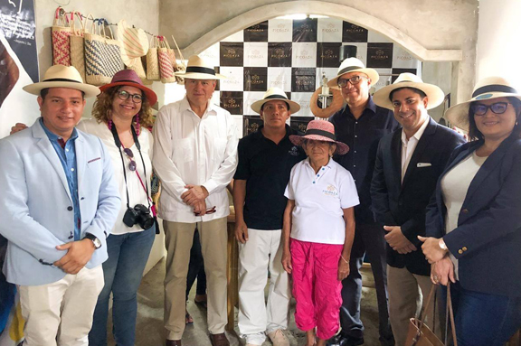 El Gobierno ecuatoriano visita el proyecto Tejiendo Redes de CESAL