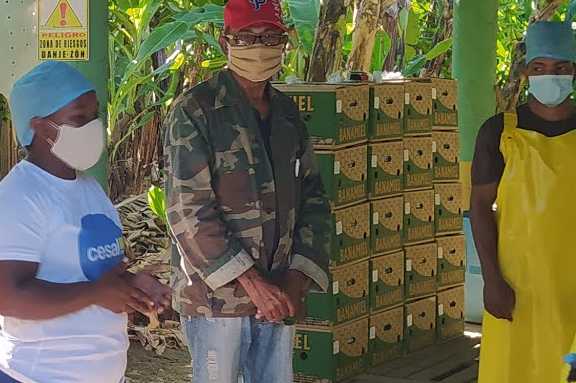 Migrantes en plantacin bananera