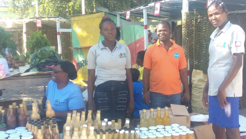 UN TALLER DE PROCESADO DE FRUTAS QUE CREA MICRO EMPRESARIAS EN HAIT