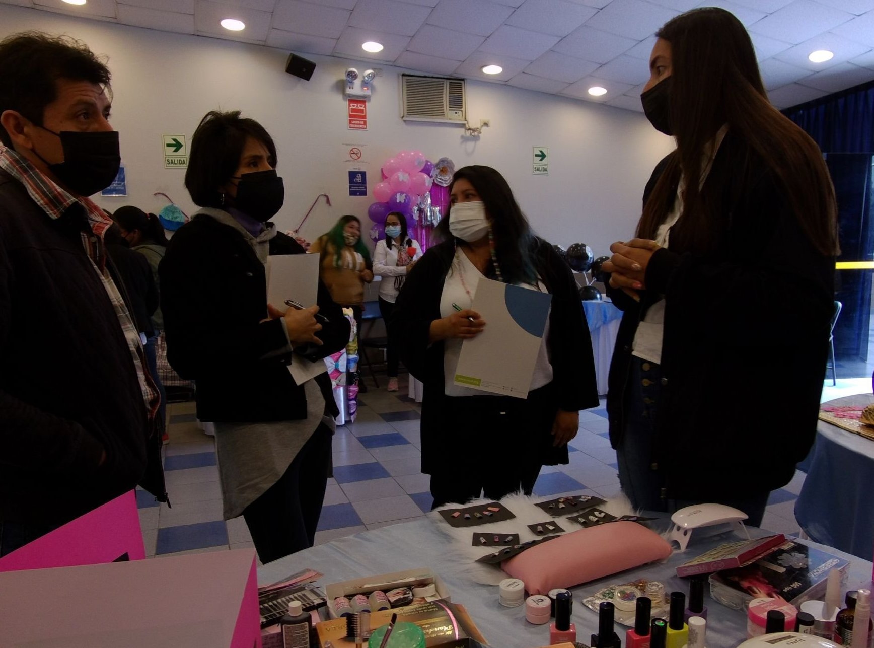 23 mujeres emprendedoras, peruanas y venezolanas, recibieron capital semilla para sus negocios en Lima (Perú)